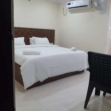 Cnr Residency Hotell Madanapalle Exteriör bild
