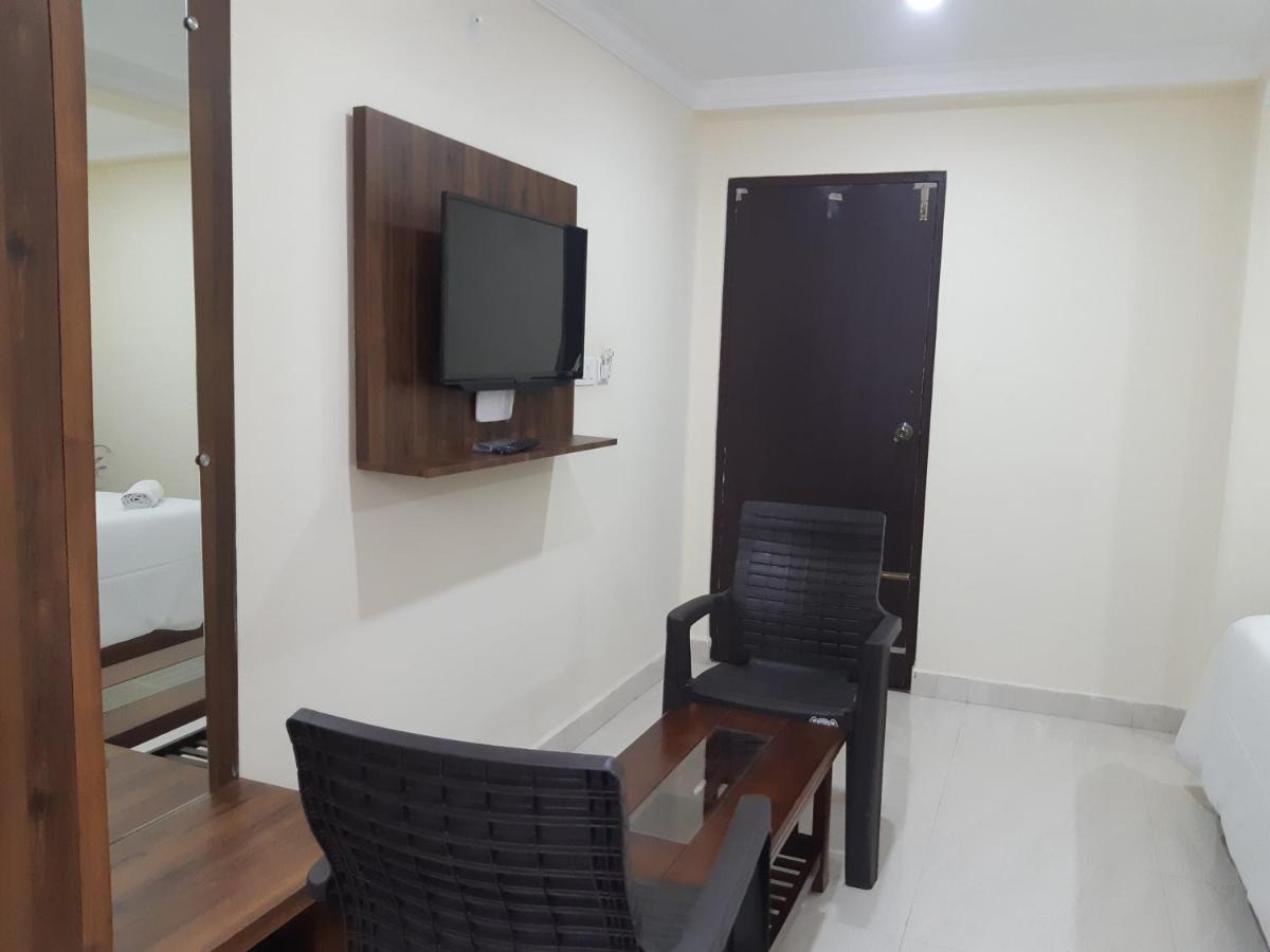 Cnr Residency Hotell Madanapalle Exteriör bild