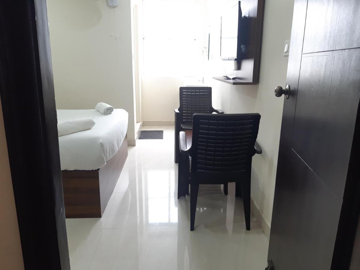Cnr Residency Hotell Madanapalle Exteriör bild
