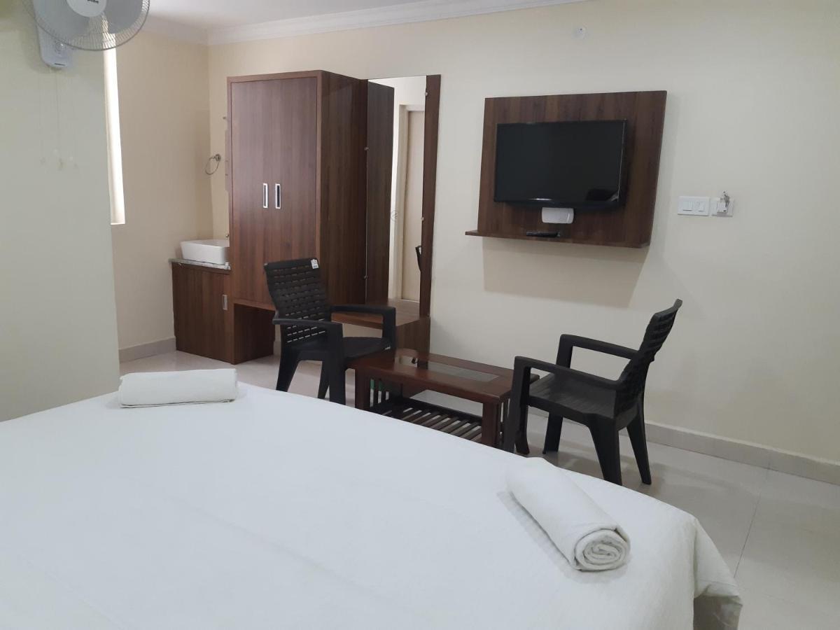 Cnr Residency Hotell Madanapalle Exteriör bild