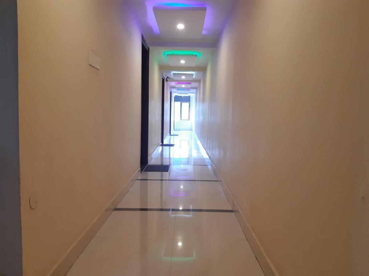 Cnr Residency Hotell Madanapalle Exteriör bild